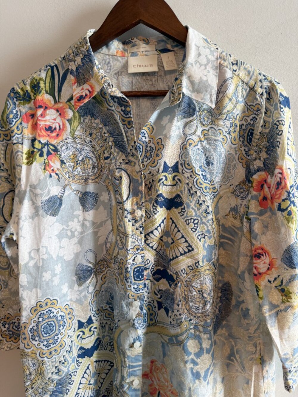 Chicos Linen Blouse Blue Floral Paisley Button Front Lightweight Summer Top SZ 1 - Picture 4 of 12